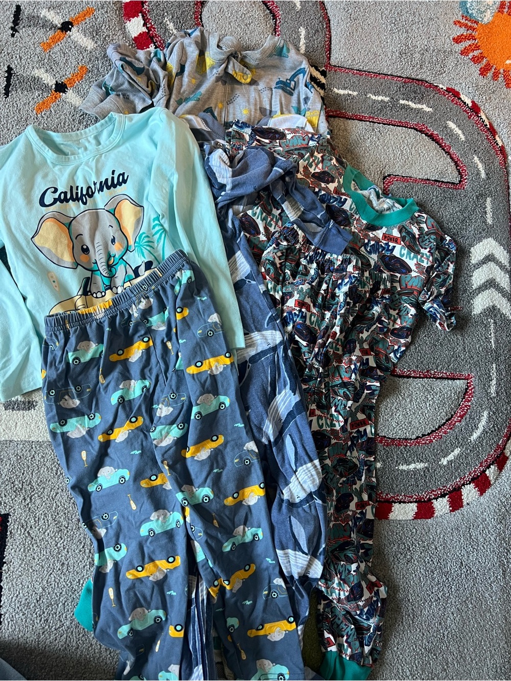 Set of 5 4T boys pajamas